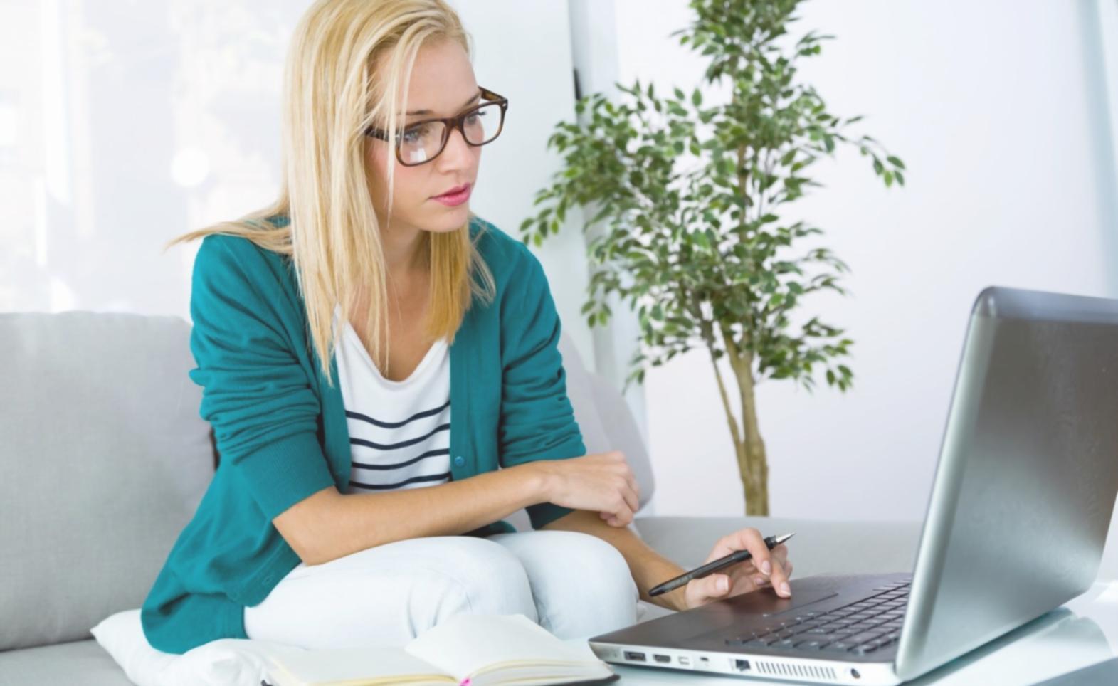 Oficina arpenivexo en Granada con espacio de trabajo colaborativo